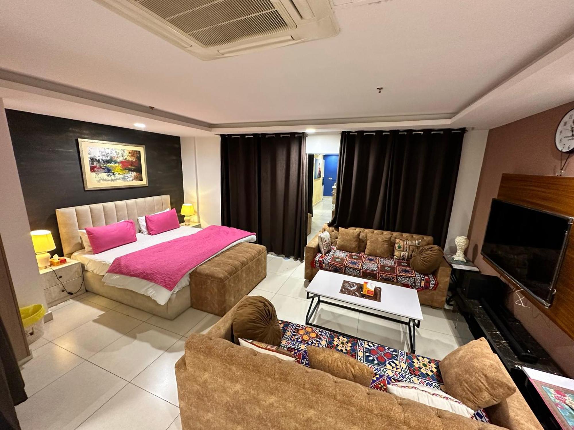 Sunset Luxury Gold Crest Mall Residency Lahore Exteriör bild