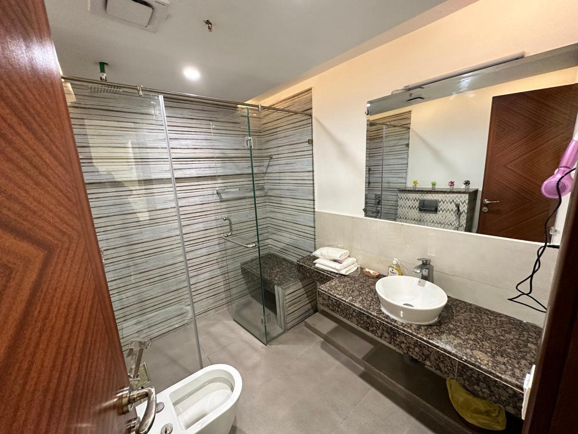 Sunset Luxury Gold Crest Mall Residency Lahore Exteriör bild